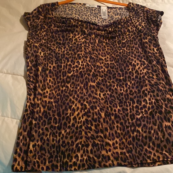Liz & Co. Animal print blouse. Size XL. Draping in front.soft flowing. - Picture 2 of 3